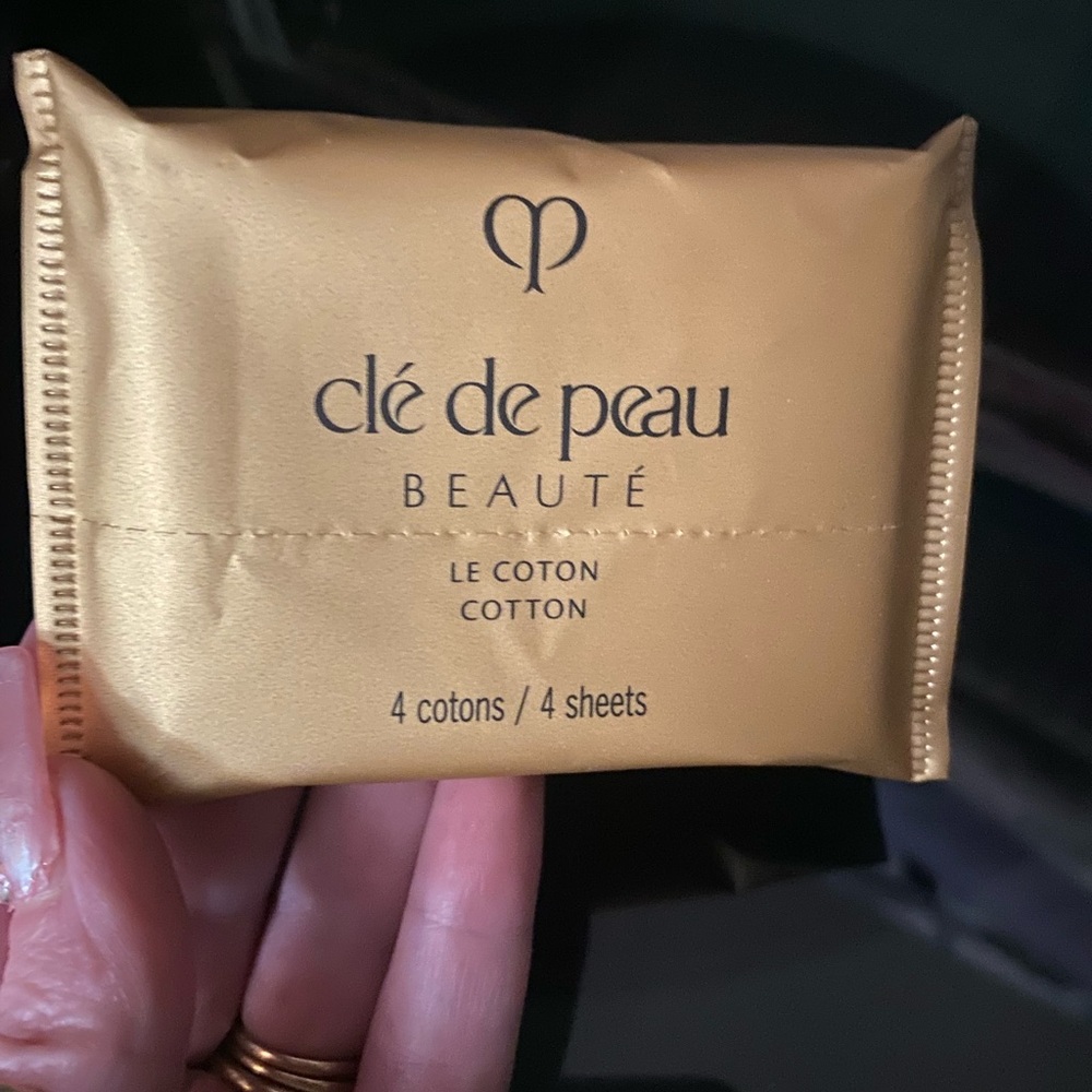 Clé de Peau Beauté Cotton Sheets